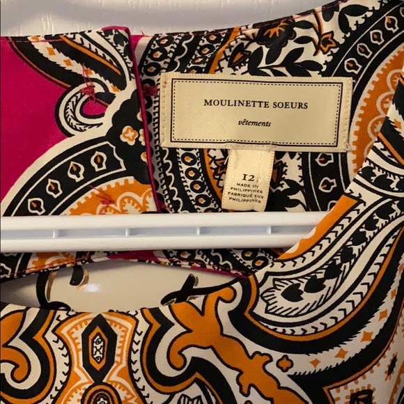 Sleeveless patterned dress with opening at back - Picture 2 of 3